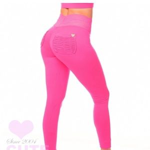 Cute booty red  scrunch booty legging